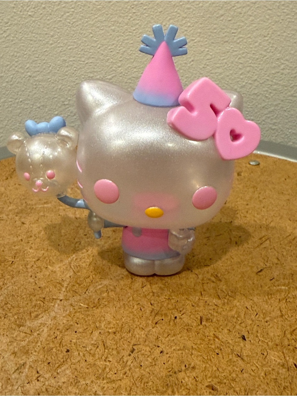 Funk Pop! Sanrio Hello Kitty with Balloon Pearlized 50th Anniversary #76